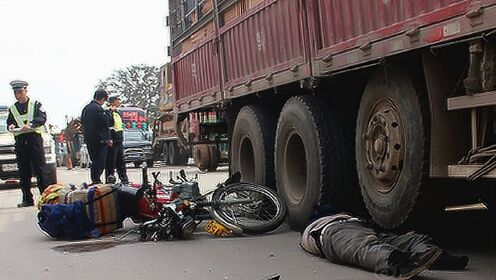 一、悲剧发生，男子遭遇压路车碾压身亡_反馈评审和审查