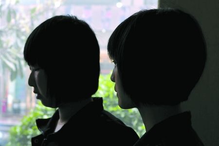 女孩理发被要价一万，背后的故事与反思_落实到位解释