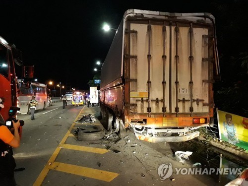 韩国一家三口遭遇车祸的悲剧事件_词语解释落实