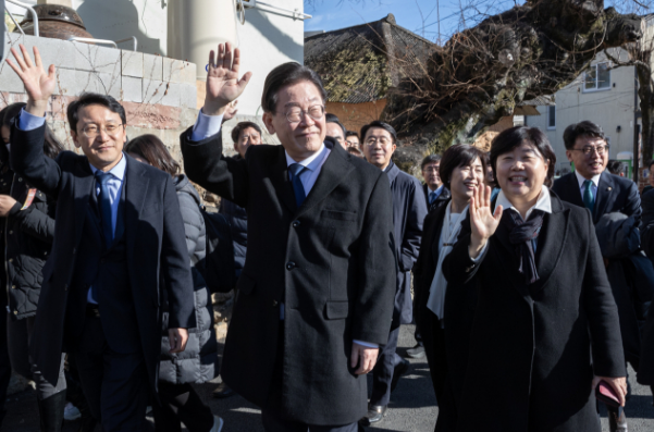 韩最大在野党对尹锡悦的遗憾，政治斗争与社会期待的落差_解释定义