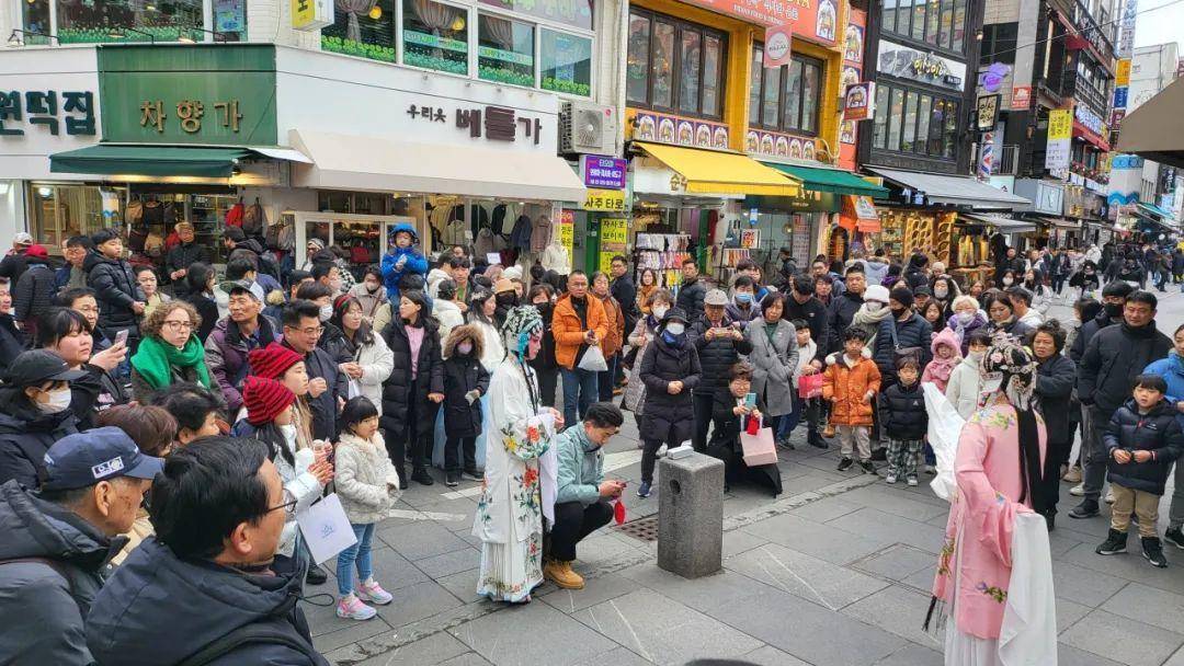 周末的上海被韩国人挤爆了_动态词语解释落实