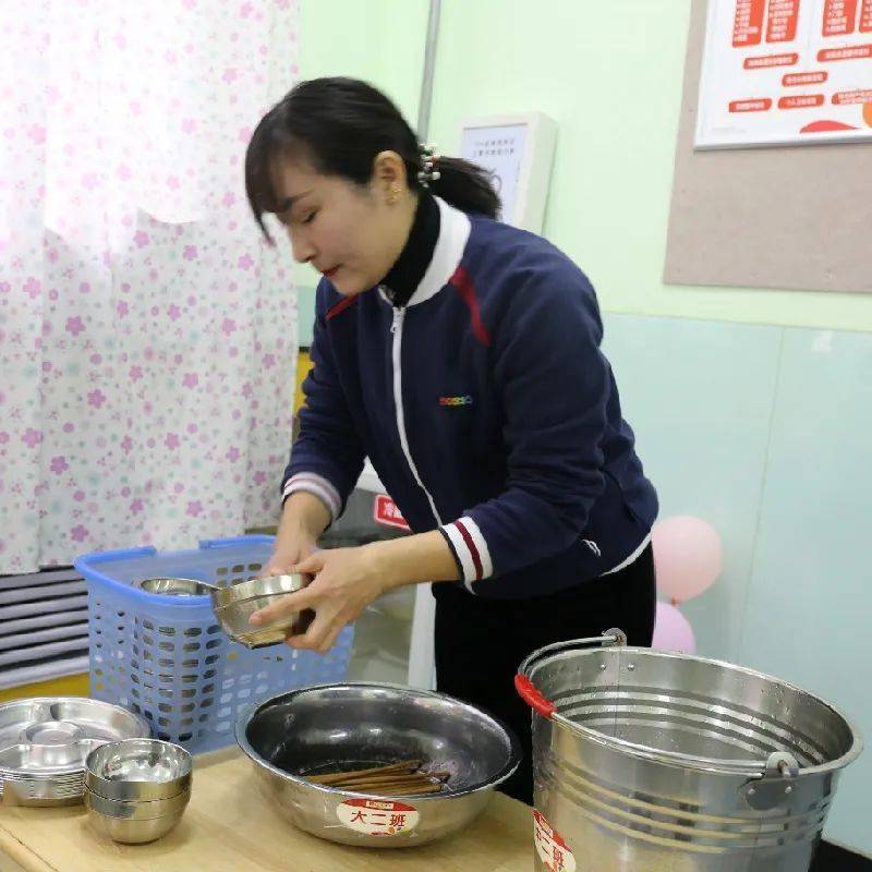 幼儿园清洗餐具要求，确保卫生安全，呵护幼儿健康_最佳精选解释落实