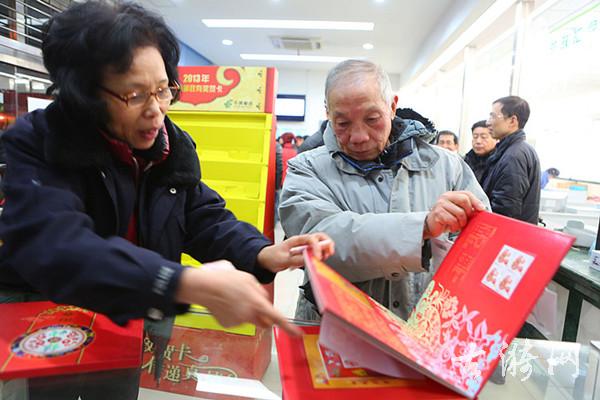 通宵排队买蛇年邮票，一场独特的文化狂欢_解答解释