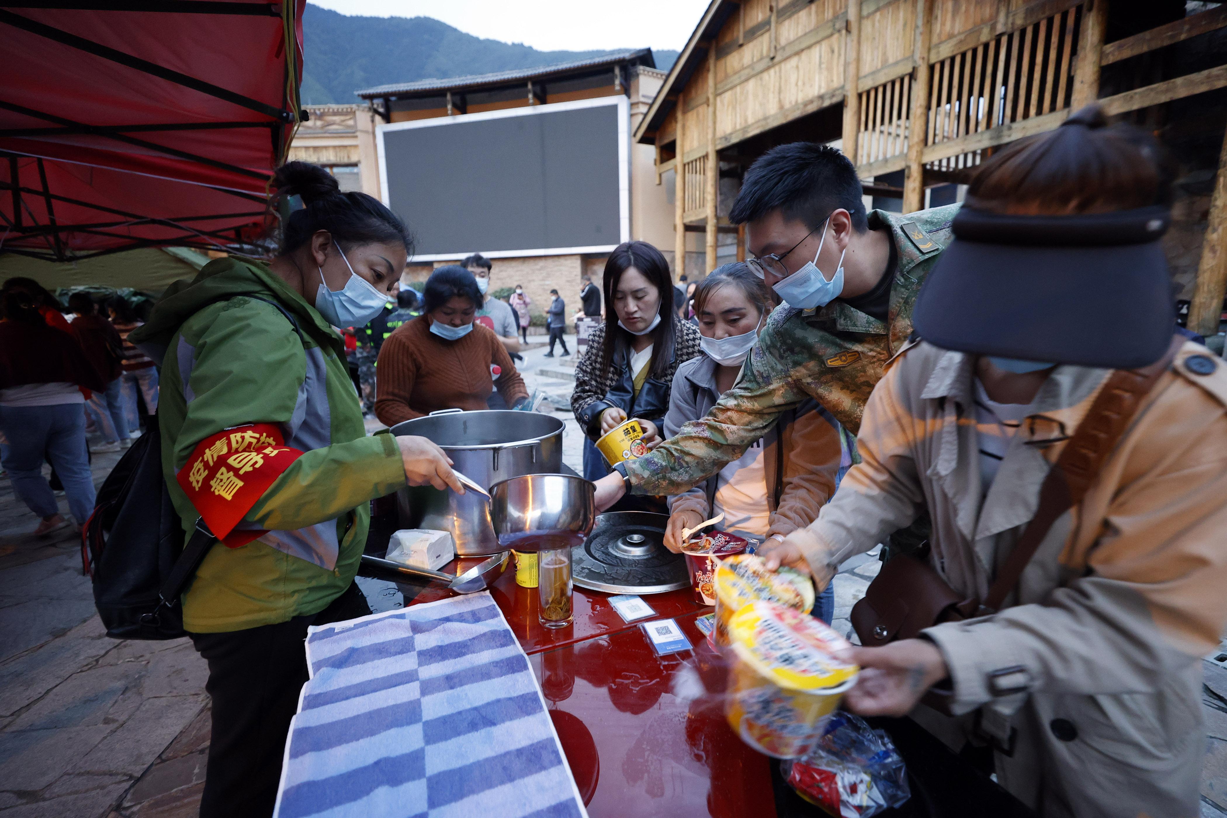 一、四川泸定发生3.1级地震，震动瞬间牵动人心_动态词语解释