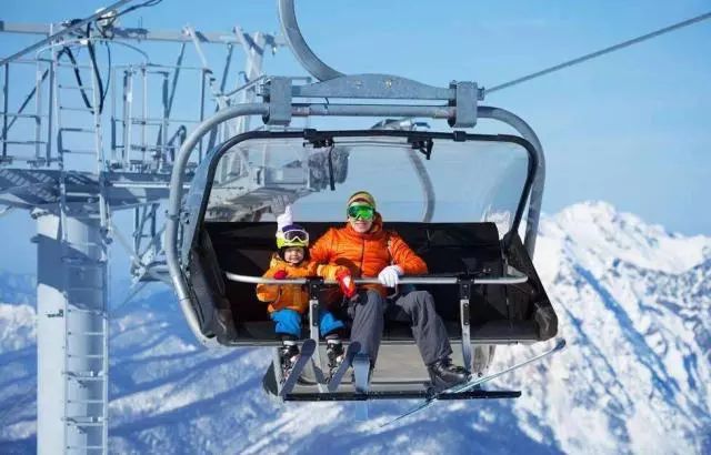 一、悲剧发生，儿童从雪场缆车掉落_全面解释落实