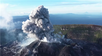 印尼伊布火山喷发，自然力量的震撼与应对之道_全面解答落实