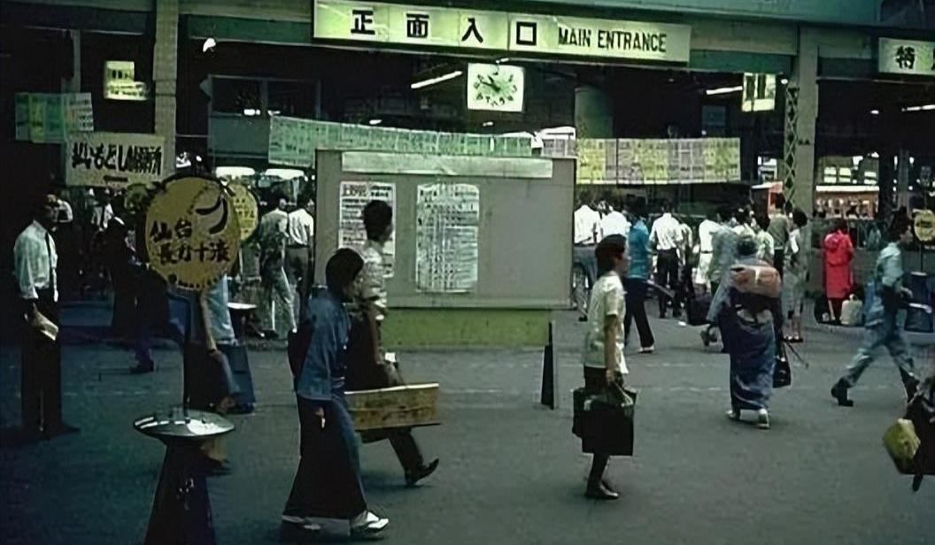 日本遭遇不幸，两名中国女游客列车撞击身亡事件深度解析_动态词语解释