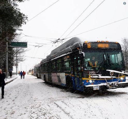 东北零下二十几度的公交车里全是雪，冬季的冰雪之旅_精准落实