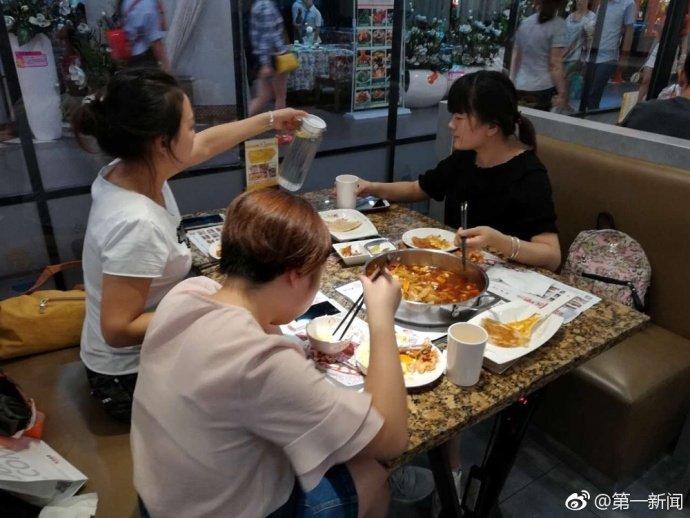 地震后顾客主动返回饭店排队买单，灾难中的温情与人性光辉_反馈落实