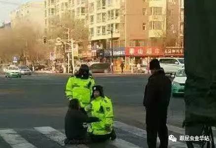 钢筋掉落砸死过路女子，警方正全力调查_科普问答