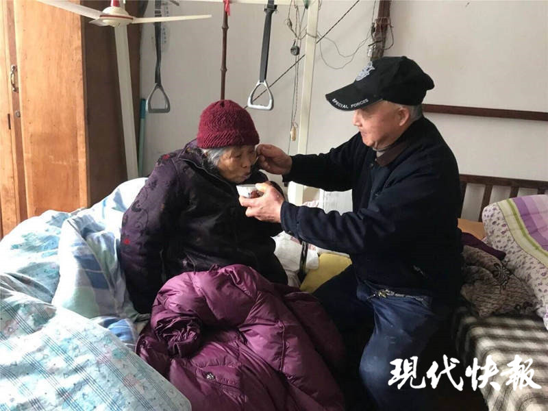 84岁老人照顾三病人的坚守与奉献_反馈评审和审查