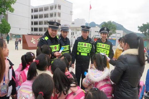 卖100付110，店员的智慧与警觉_贯彻落实