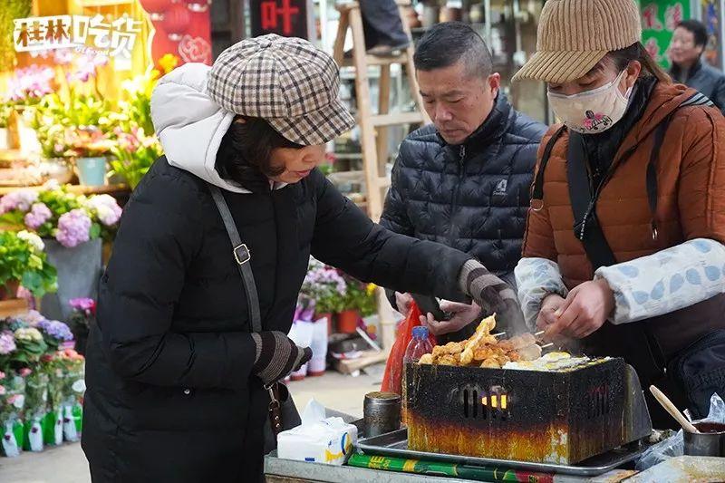 各地年货大集热闹非凡满满烟火气_细化落实