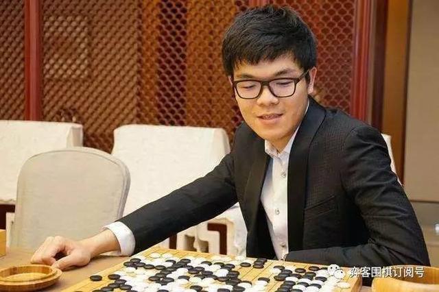 柯洁改个人简介，世界围棋九冠王——围棋界的璀璨明星_反馈总结和评估