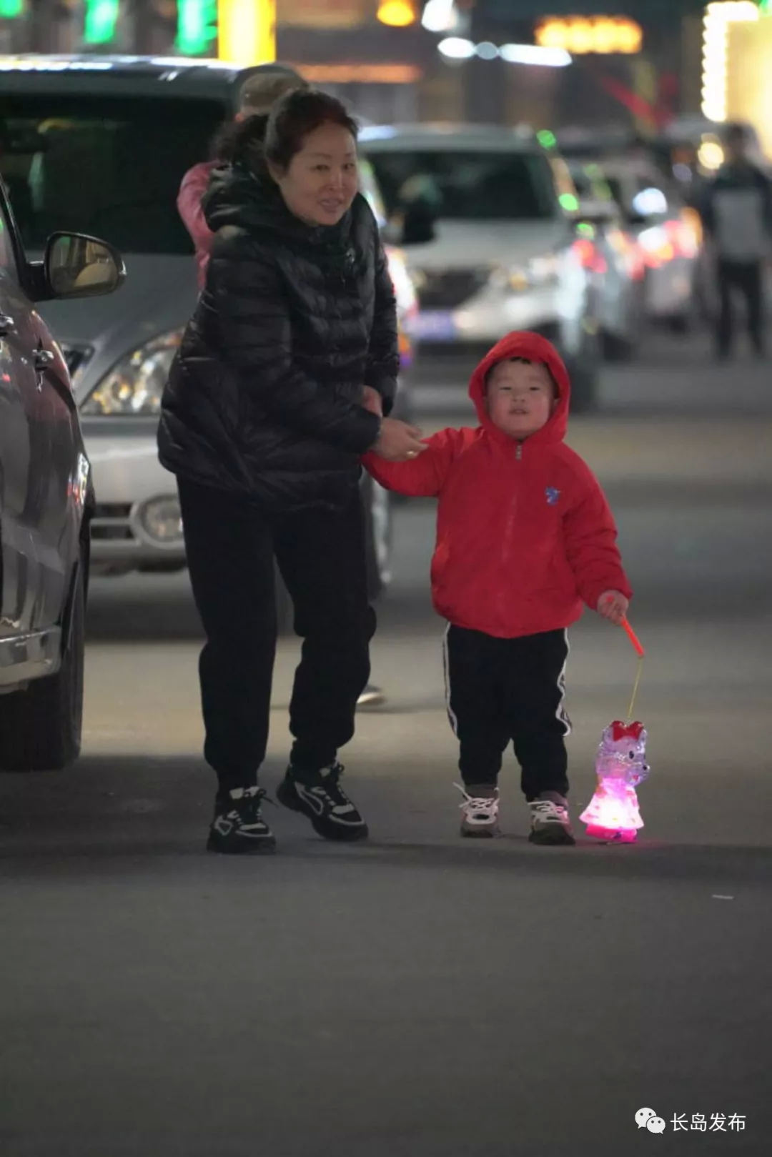 女子携宝宝回家过年，家人守候至凌晨_反馈机制和流程