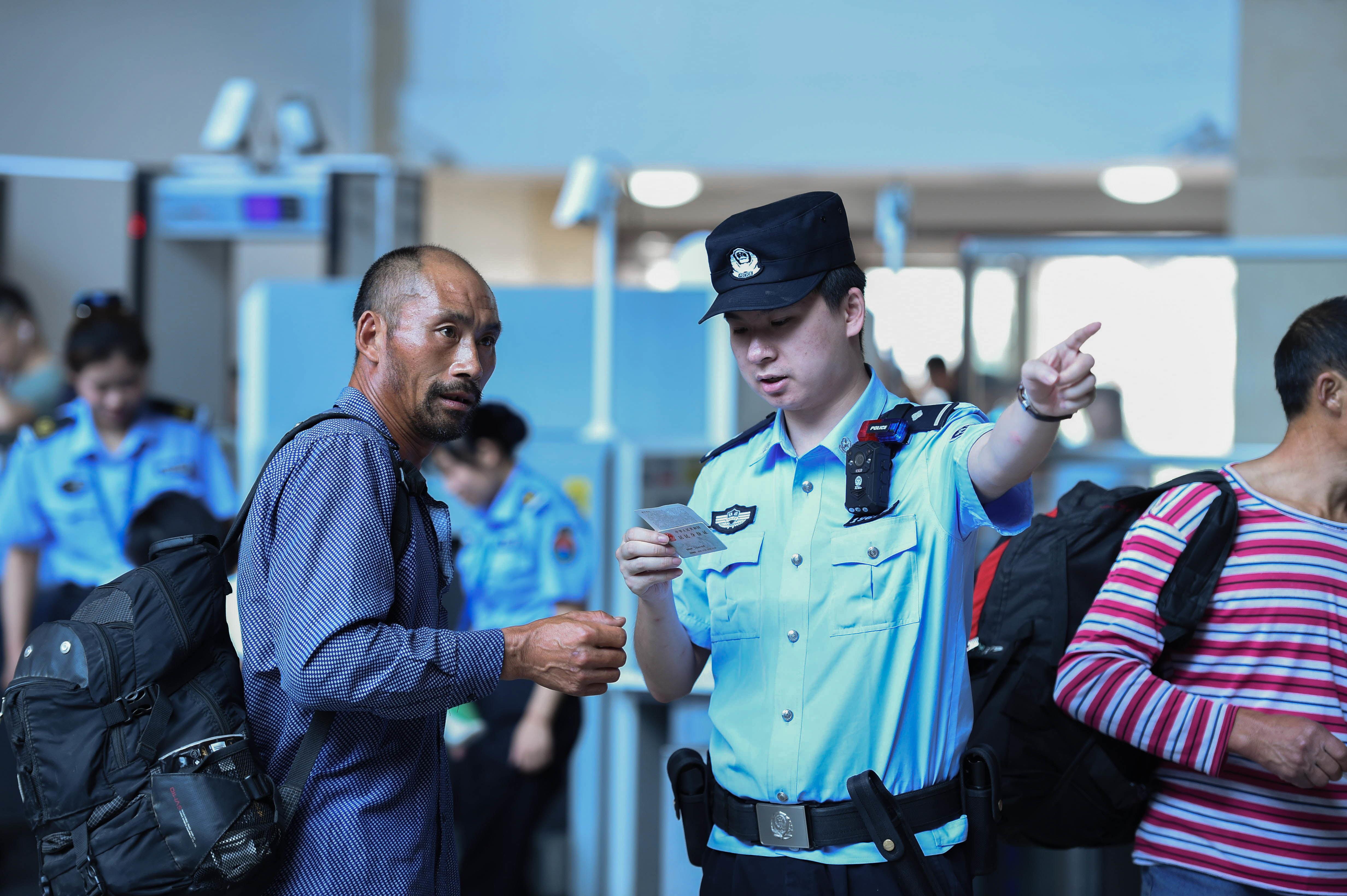 女子买短乘长高铁霸座被拘事件深度解析_有问必答