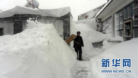 村民门口积雪半米深，寒冬中的挑战与希望_具体执行和落实