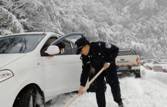 河南暴雪被困12小时车主发声，困境中的坚韧与互助_反馈落实