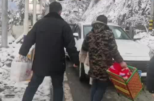 返乡遇暴雪直播问路，归途中的智慧与勇气展现_全面解答落实