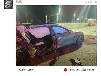 小米SU7遭遇半挂车甩尾撞报废，事故解析与反思_词语解释落实