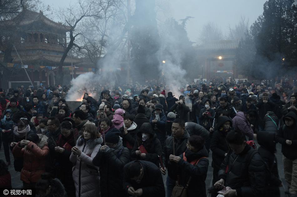 雍和宫抢头香大场面，探寻历史与信仰的交融盛景_反馈记录和整理