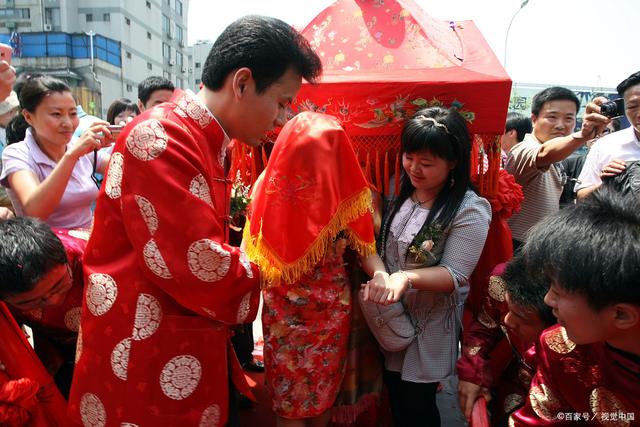 媒体聚焦，部分年轻夫妻流行两头婚现象_反馈目标和标准