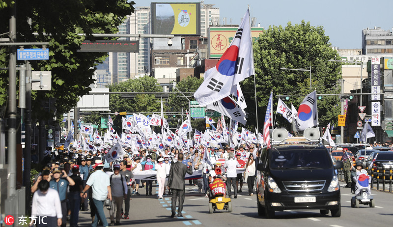 韩上万民众雨中集会要求释放尹锡悦，一场声势浩大的民主呼声_反馈落实