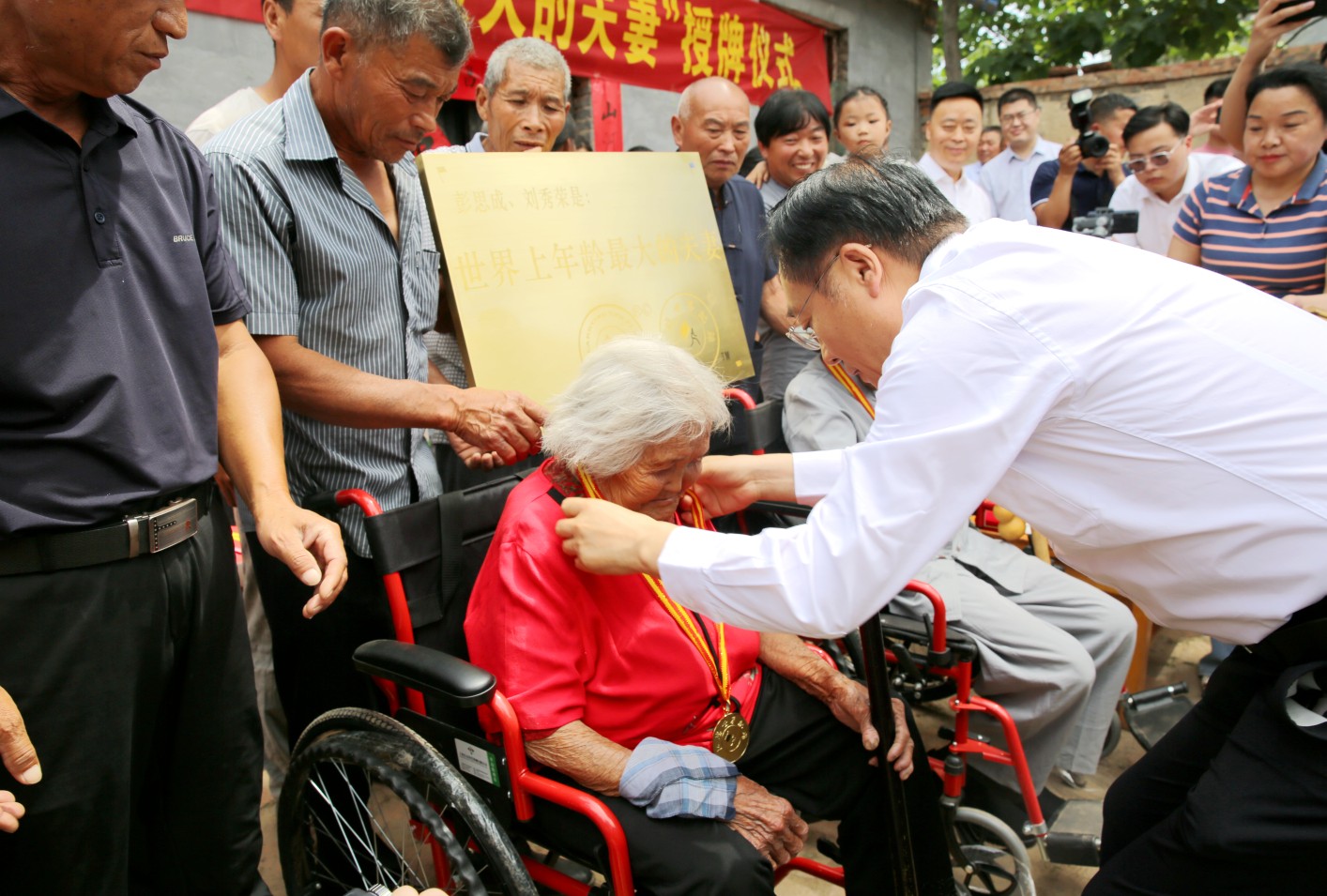 百岁老人寿宴盛况，118桌宴席传颂千秋_精选解释