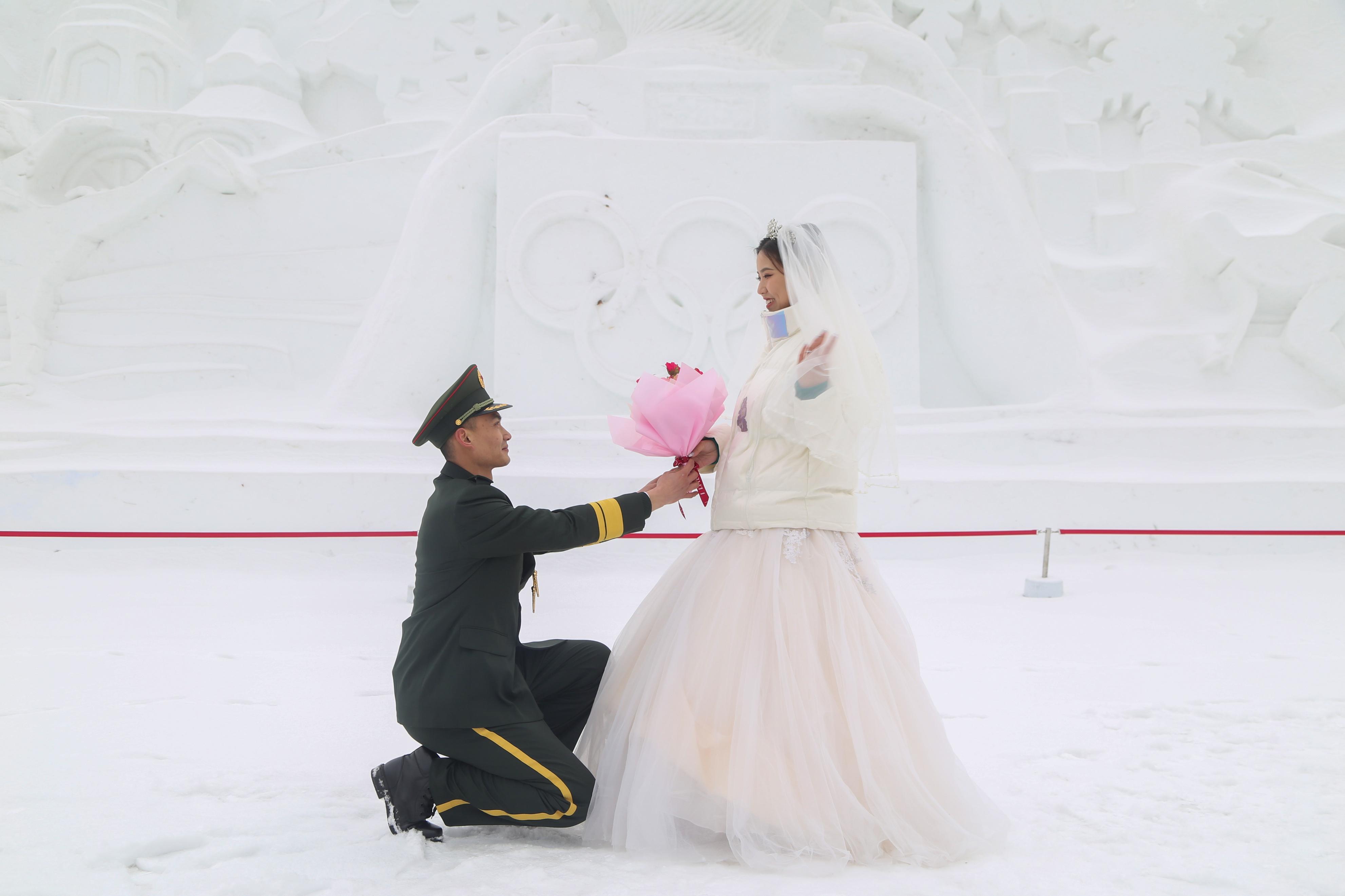 见证冰雪经济燃起来_资料解释