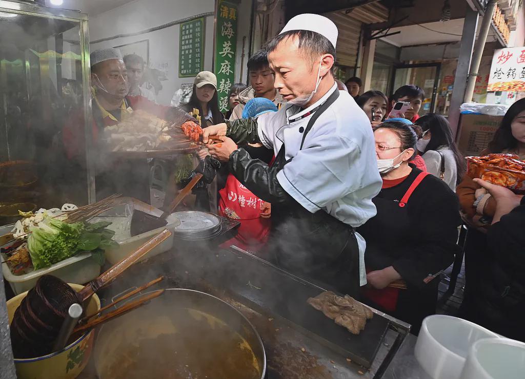 天水麻辣烫表情哥:仍守在锅边