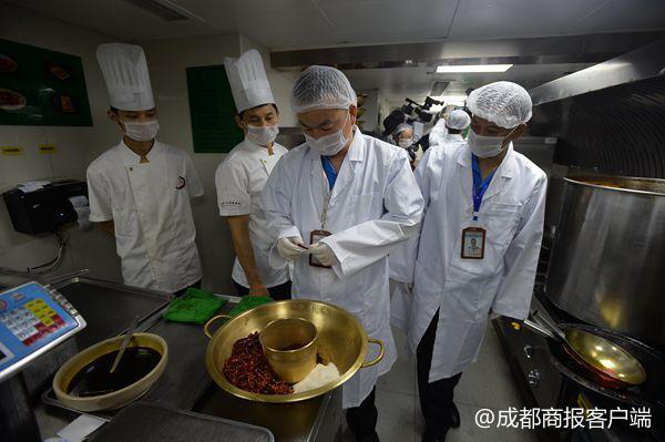 知名餐饮品牌惊现穿山甲后厨加工内幕曝光_执行落实