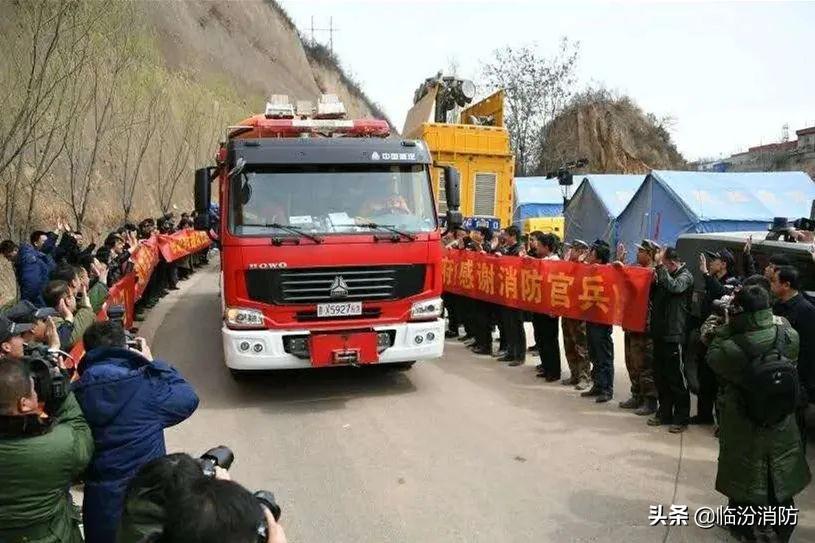 澡堂垮塌酿成悲剧，两命逝去！违规建筑竟是罪魁祸首？家属悲痛控诉！_词语解释落实