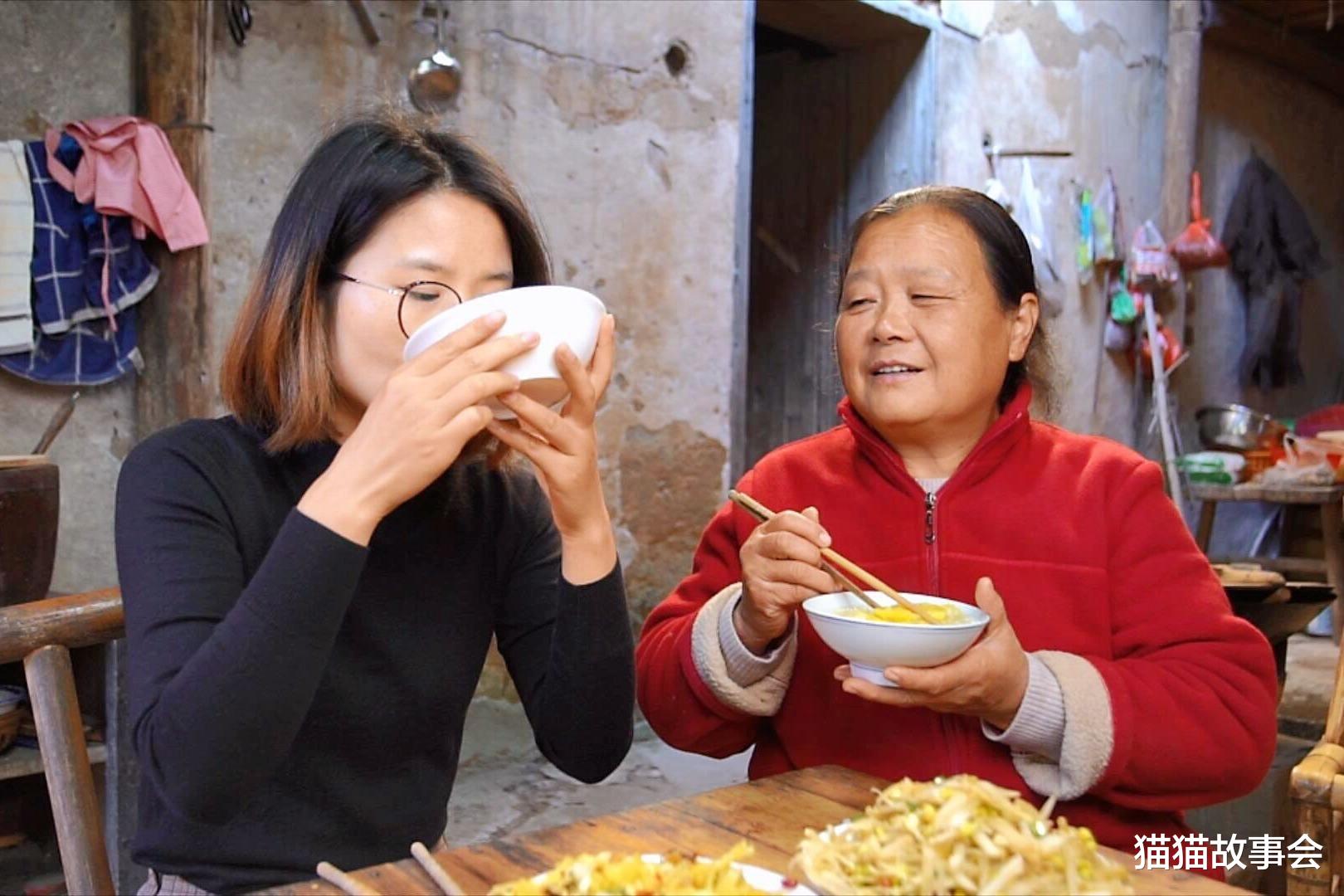 十三年如一日的温暖，婆婆的爱心餐守护儿媳坚守店面的感人故事_词语解释落实