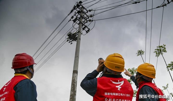 惊魂瞬间！男子鱼竿触碰高压线，生死一线间，安全警钟再敲响！_权限解释落实