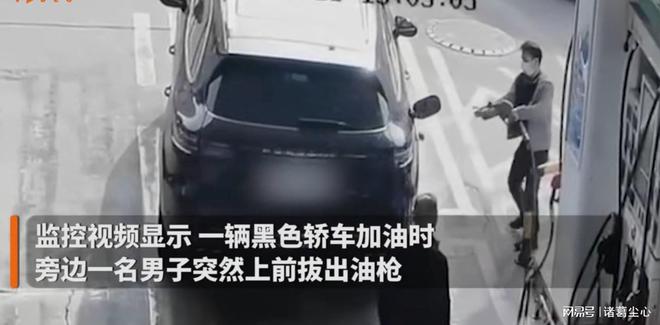 惊！无牌保时捷加油后疯狂逃单，车主身份成谜，警方全力追查中！_全新精选解释落实