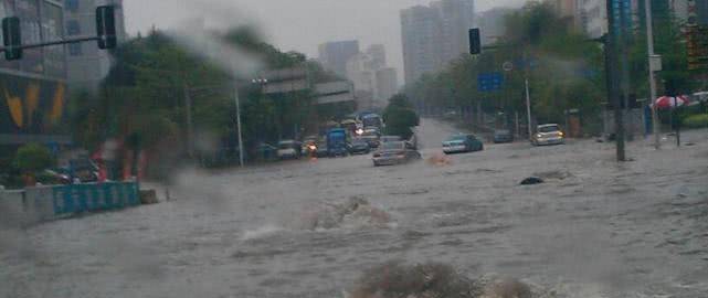 惊！深圳暴雨突袭，全城陷入水世界，市民，从未见过如此场面！_资料解释